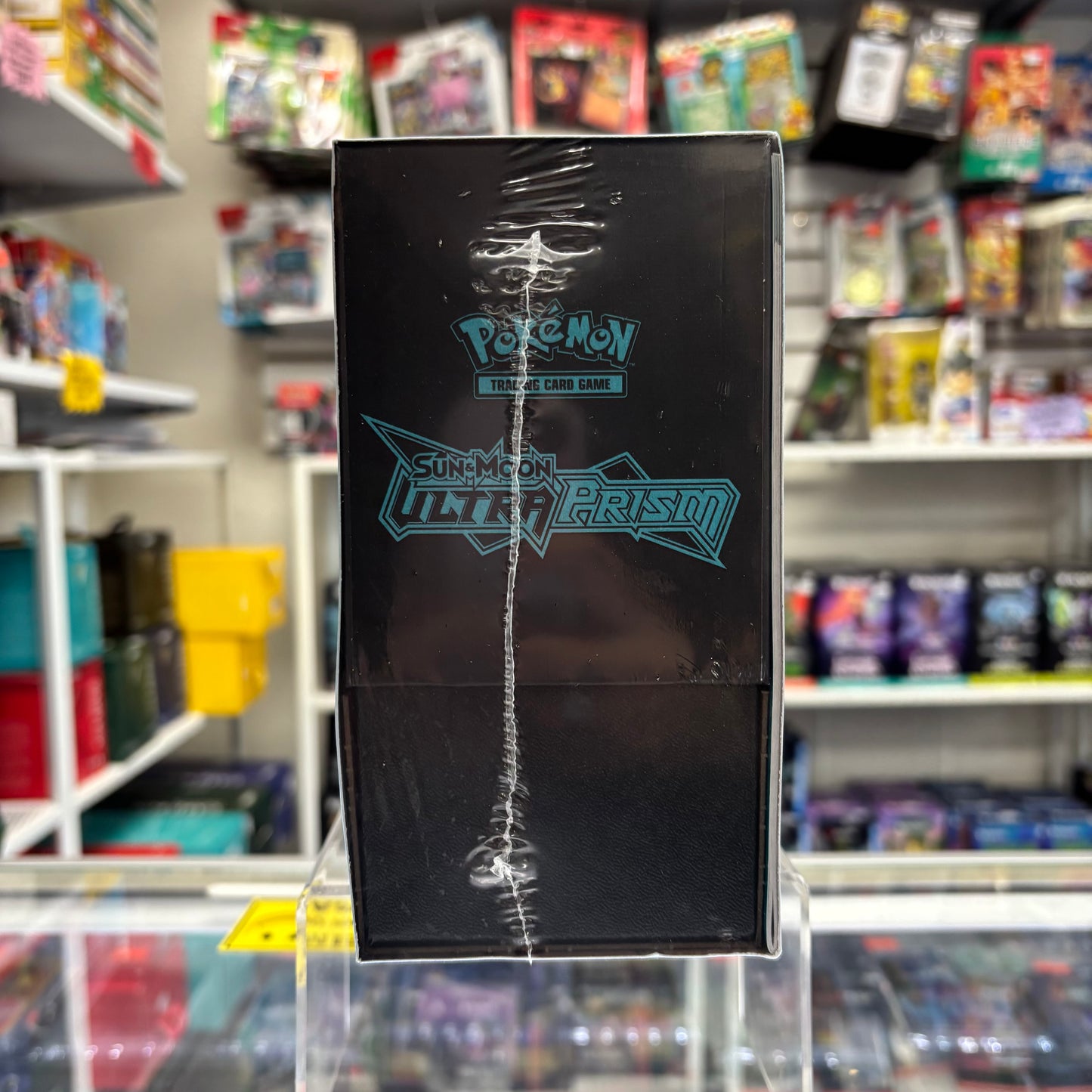 Pokemon Sun & Moon - Ultra Prism Elite Trainer Box  [w/ Plastic Protector]