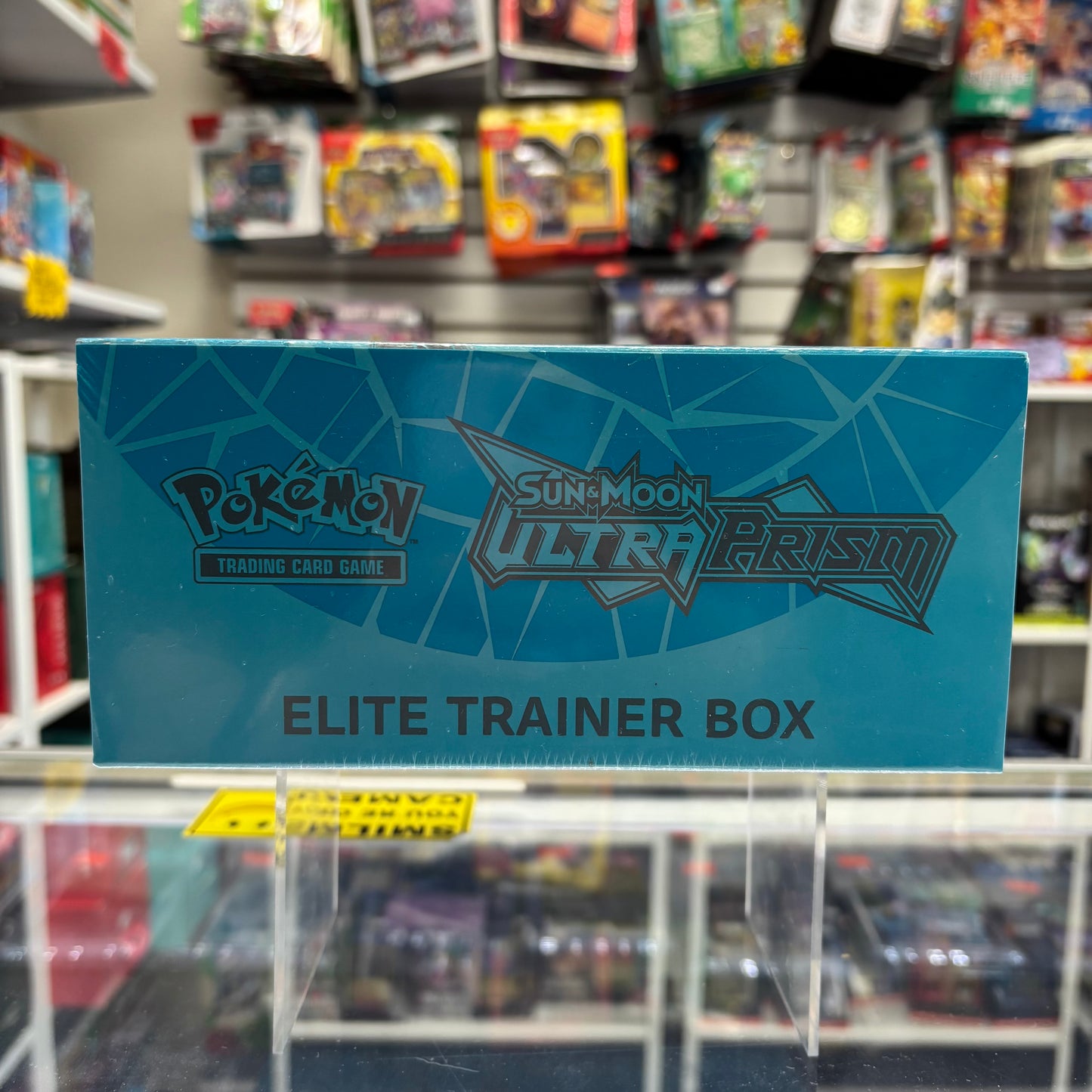 Pokemon Sun & Moon - Ultra Prism Elite Trainer Box  [w/ Plastic Protector]