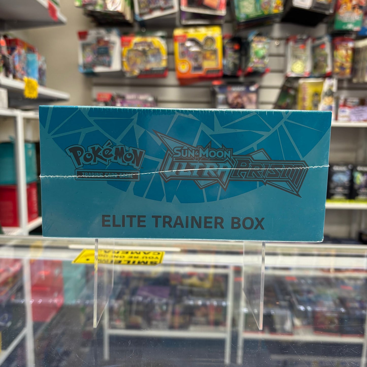 Pokemon Sun & Moon - Ultra Prism Elite Trainer Box  [w/ Plastic Protector]